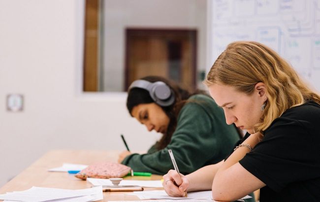 Стало відомо, скільки Польща прийме українських дітей у школах 1 вересня