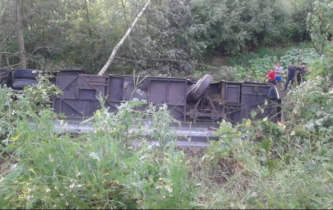 В Тернопольской области автобус с 45 туристами слетел в обрыв, много травмированных
