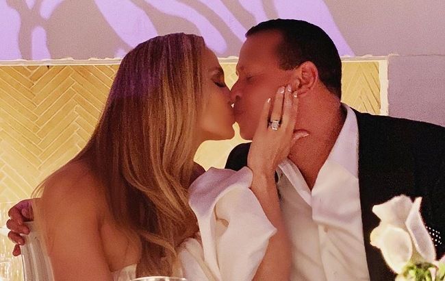 В однакових піжамах і з дітьми: Дженніфер Лопес і Алекс Родрігес зворушили сімейними фото