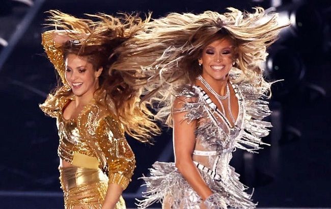 Дженніфер Лопес перевершила Шакіру і змінила 4 наряди за 12 хвилин на Суперкубку-2020