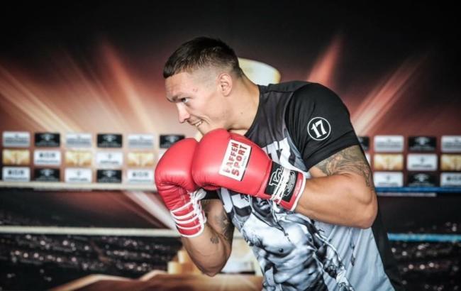 Российский боксер прибыл в тренировочный лагерь Усика