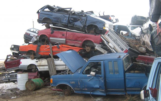 Звідки беруться покинуті автомобілі: історія цвинтарів машин