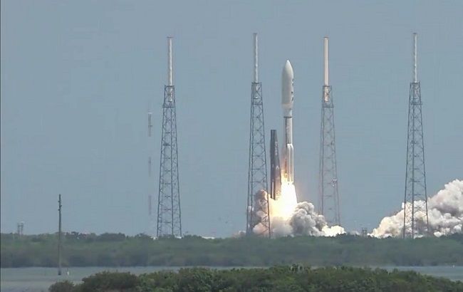 Зонд Juno отправил первую после выхода на орбиту цветную фотографию Юпитера