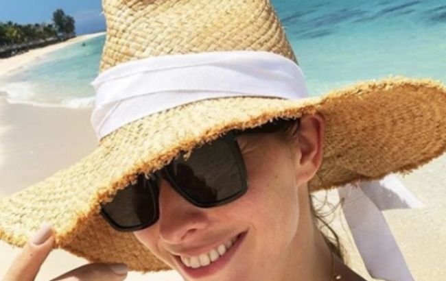 "Загорелая и в шортах": Катя Осадчая вернулась с Маврикия