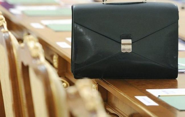 Експерти назвали посади, за які "ведеться боротьба" в Україні