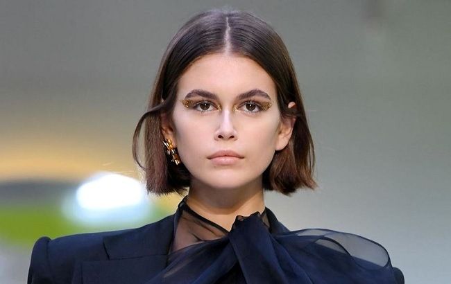 Розсипи золота, елементи пірсингу і накладні вилиці: найбільш незвичайні мейк-ап тренди Тижня моди в Парижі