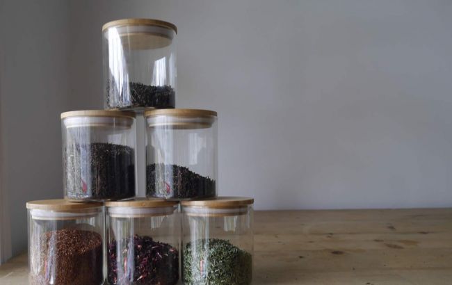 Эксперт рассказала, как правильно хранить чай дома, и куда его класть не стоит