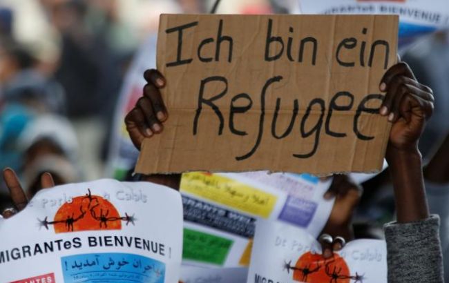 У Франції мітингувальники і мігранти вступили в зіткнення з поліцією