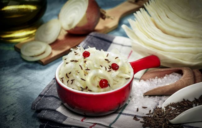 Експерти розповіли, чому квашену капусту в холодну пору року треба їсти щодня