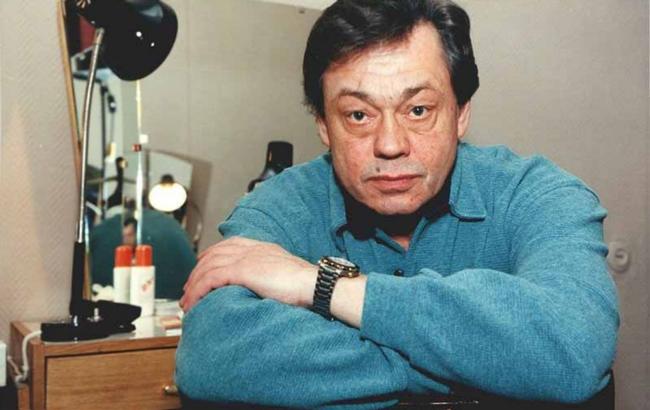 "Очень скучает без своего попугая, котов и собаки": стало известно о последних днях Караченцова