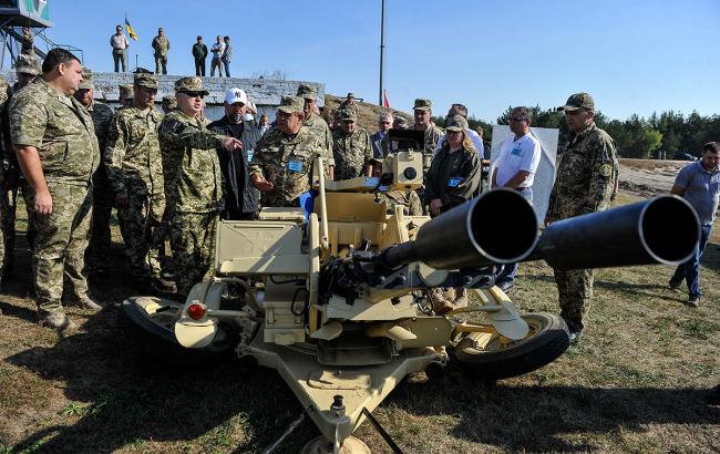 Турчинов повідомив про успішні випробування нових українських безпілотників, вертольотів та ЗУ