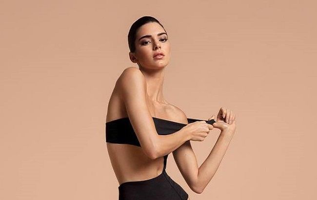 Кендалл Дженнер в еластичній білизні продемонструвала ідеальні вигини і пластику