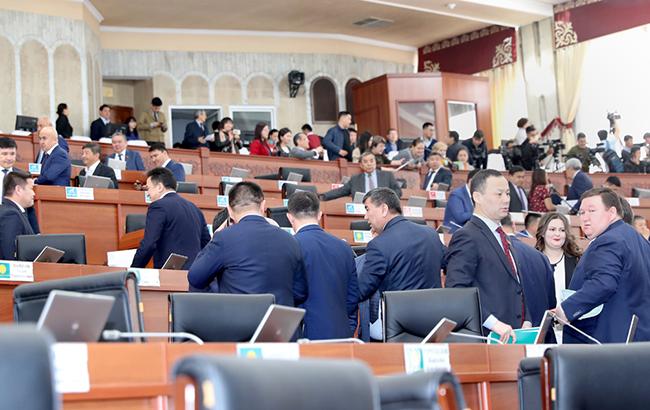 Парламент Киргизии выразил недоверие правительству