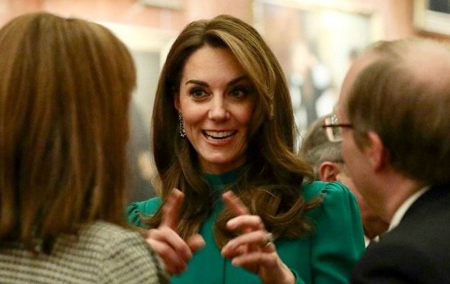 Идеально на праздники: Кейт Миддлтон показала безупречный образ в ярких тонах