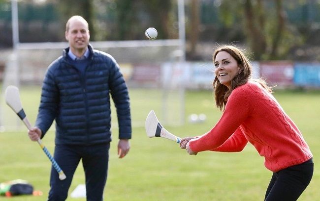 Мама троих детей: Кейт Миддлтон в облегающих брюках покорила идеально стройными ножками