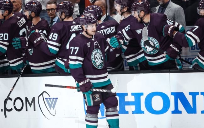 Нападник "Анахайма" з прем'єрним хет-триком став головною зіркою вечора НХЛ: відео