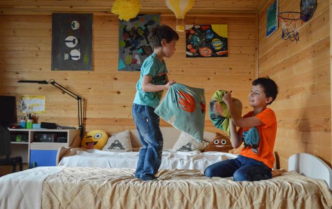 Тепло і затишок замість інтернату: як держава підтримує дитячі будинки сімейного типу