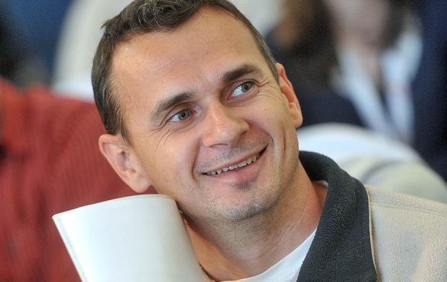 В Киеве неизвестные забросали Россотрудничество файерами