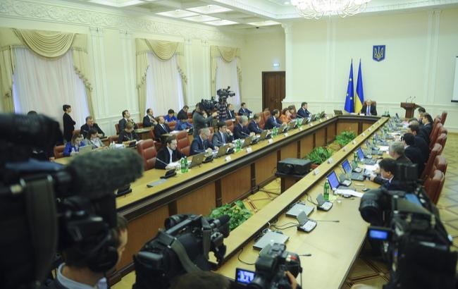 Кабмин запретил украинским операторам поставлять услуги связи в Крым