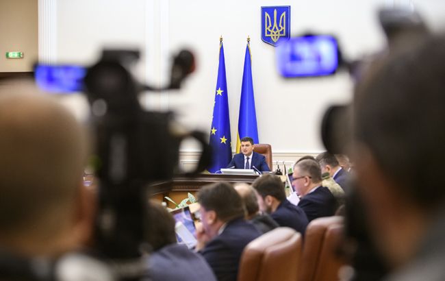 Кабмин объявил выговор первому замглавы Гослекслужбы