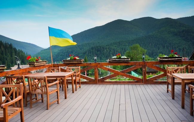 Менше турбаз, але більше кемпінгів. Як відновлюється український туризм у 2023 році