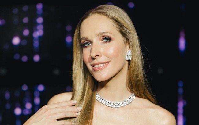 Как принцесса: Осадчая блистала на Голос.Діти в пышном платье с оголенными плечами