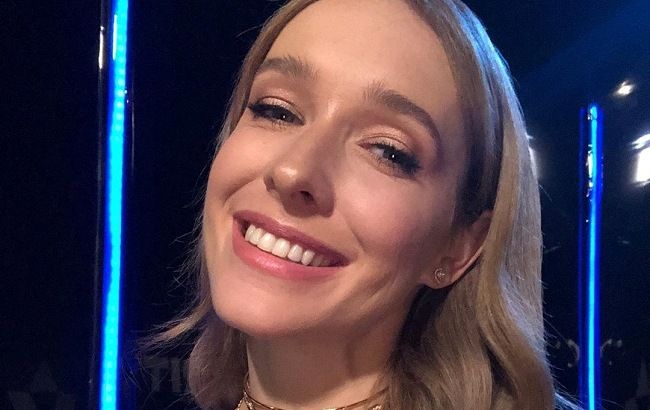 Стильна наречена: Катя Осадча блиснула стрункою фігурою в білосніжній сукні