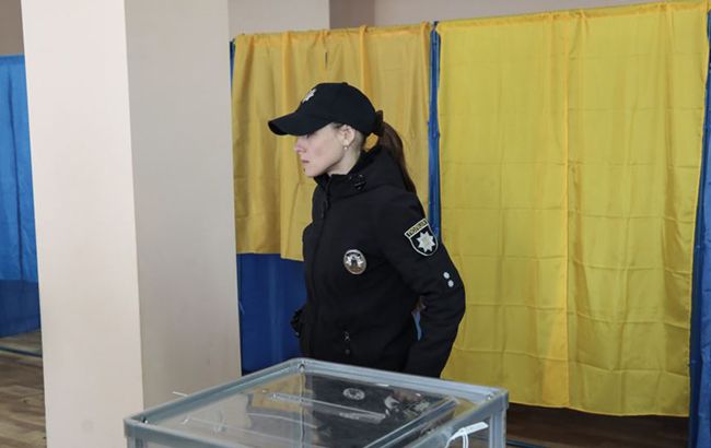 Полиция вызвала на допрос почти 100 человек из-за нарушений перед выборами