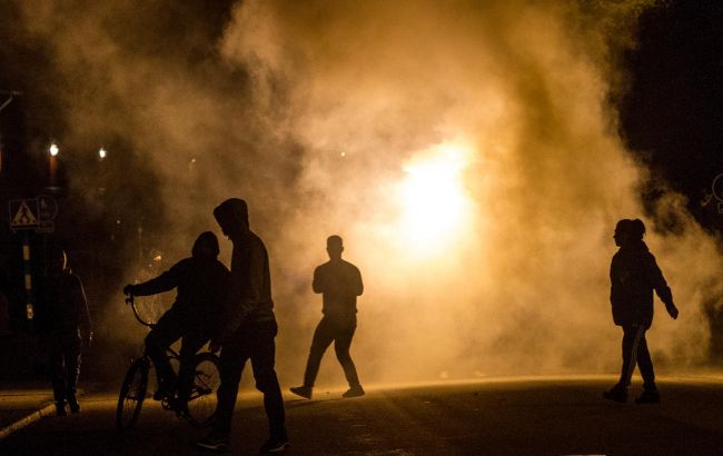 В Швеции группа неизвестных второй день подряд устраивает погромы