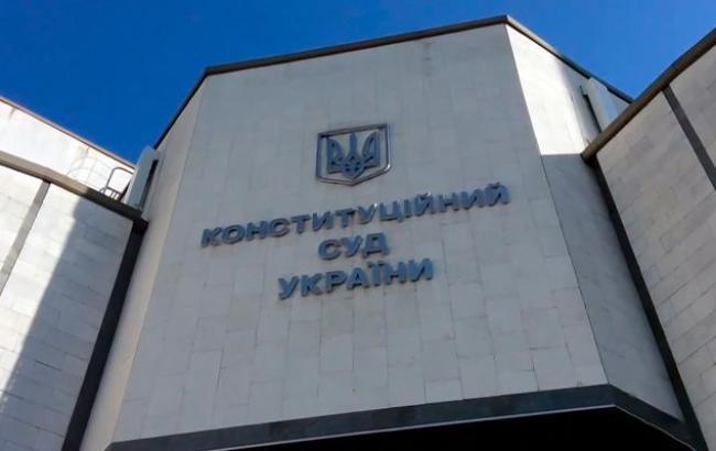 КСУ в закритому режимі вирішує долю закону про люстрацію, - Соболєв