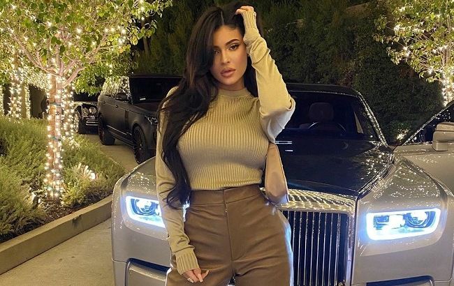 Взять на заметку: Кайли Дженнер демонстрирует идеальное сочетание с кожаным костюмом