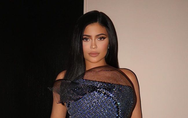 Кайли Дженнер не могла сидеть и ходить в экстремально узком платье на вечеринке Оскар-2020