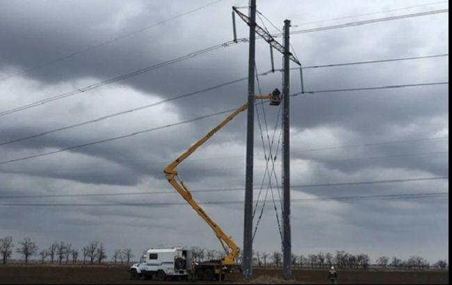 На пошкодженій ЛЕП "Каховка-Титан" ремонтники завершили монтажні роботи