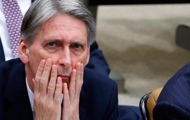 Глава МЗС Великобританії назвав тиском вимогу негайно почати вихід з ЄС