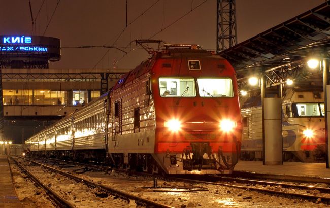 "Укрзализныця" назначила 36 дополнительных поездов на зимние праздники