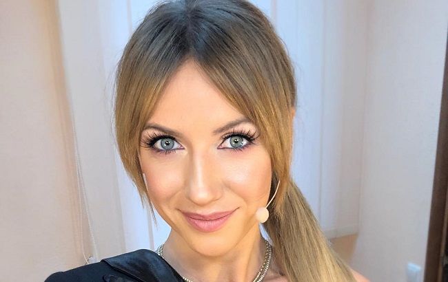 "Попа огонь": Леся Никитюк взбудоражила дерзким образом в прозрачных брюках