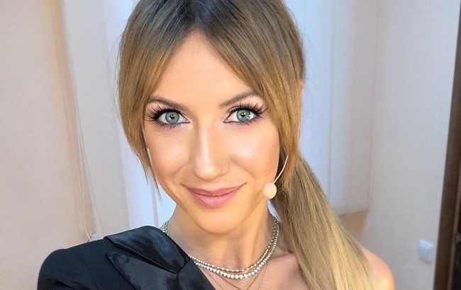 В прозрачной майке и коротких шортах: эффектная Леся Никитюк прогулялась по Одессе