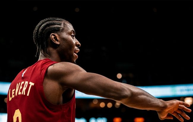 Оборонець "Клівленда" декласував "Шарлотт" сольним проходом: момент дня в НБА