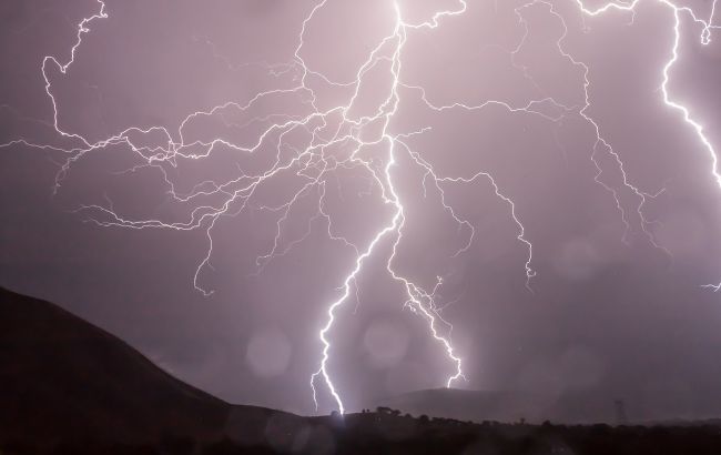 Україну накриє грозовою стихією: де сильно зіпсується погода і коли