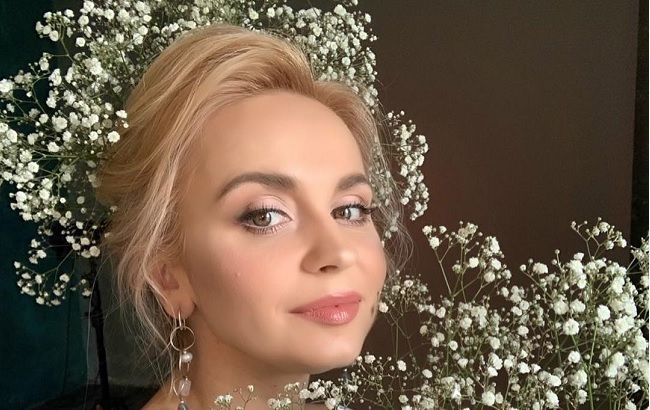 Чудесная семейка: Лилия Ребрик умилила весенним снимком с мужем и дочкой