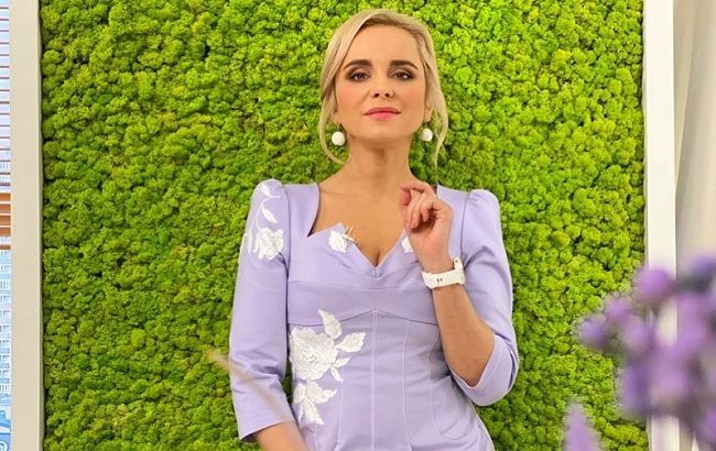 Роскошная парижанка: Лилия Ребрик очаровала воздушным образом в "платье-лилии"