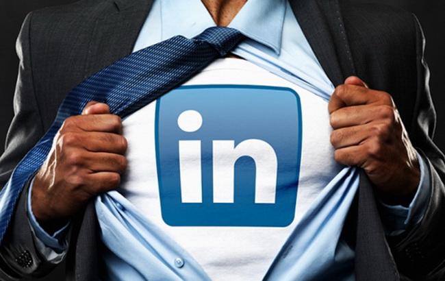 Microsoft заплатить за LinkedIn на 5 млрд дол. більше через конкурента, - WSJ