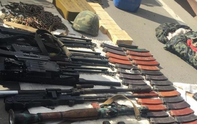 Из зоны ООС пытались вывезти набитый оружием микроавтобус