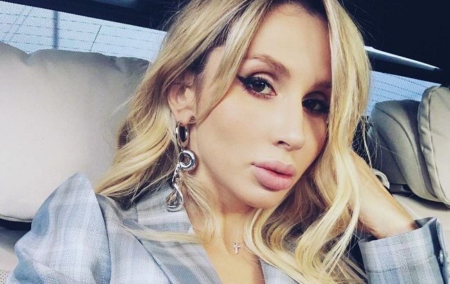 "Соловушка": Лобода в блестящем мини-платье устроила распевку на столе