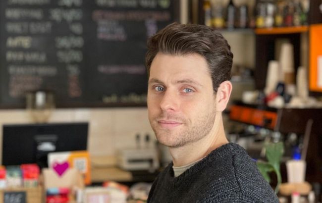 Участник шоу "Танцы со звездами" Артур Логай серьезно травмировал ногу и попал в больницу (фото)