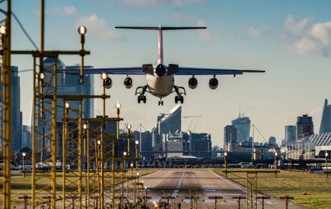 В лондонском аэропорту остановили все полеты