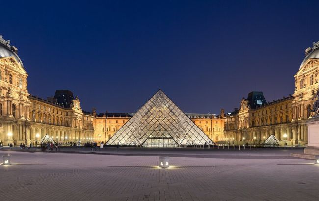 Вистачило чотирьох хвилин: що відомо про резонансне пограбування року в Луврі