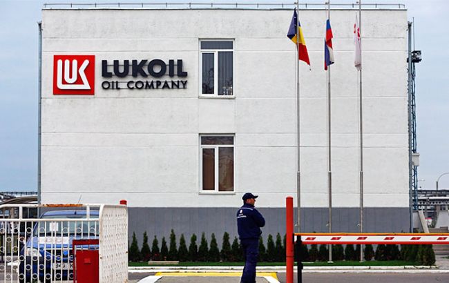 Румынский суд втрое сократил претензии к "Лукойлу"