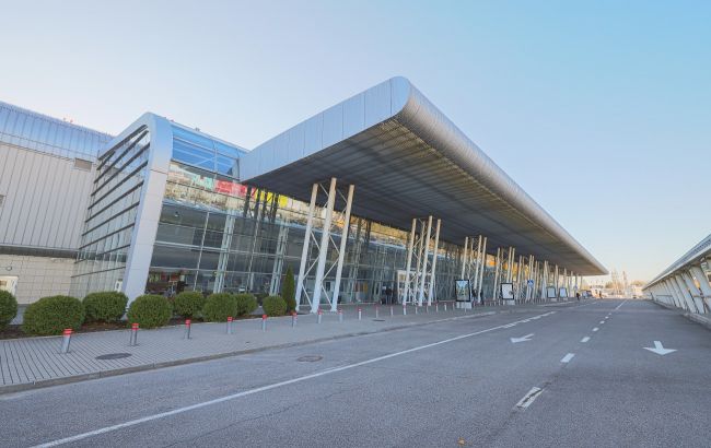 Питання безпеки. Чи запрацює аеропорт у Львові під час війни: думки експертів