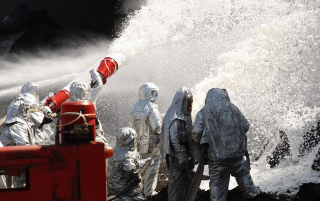 Пожар на нефтебазе под Киевом: потушена емкость с бензином